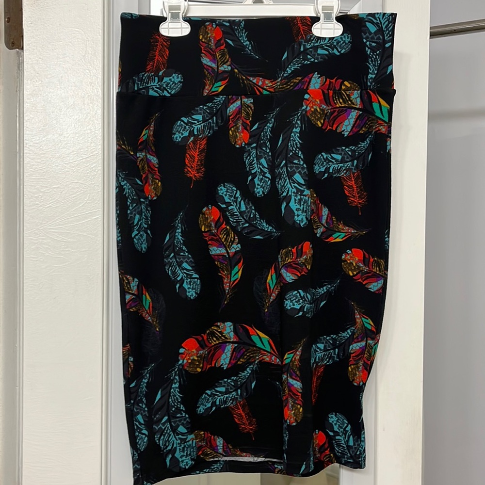 Lularoe pencil skirt, size medium, feather pattern, stretchy material